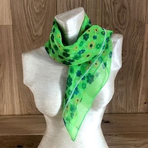 NWOT VTG Green Flower Pattern, Floral Scarf